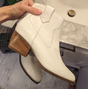 Seychelles White Sock Ankle Boot Size 6